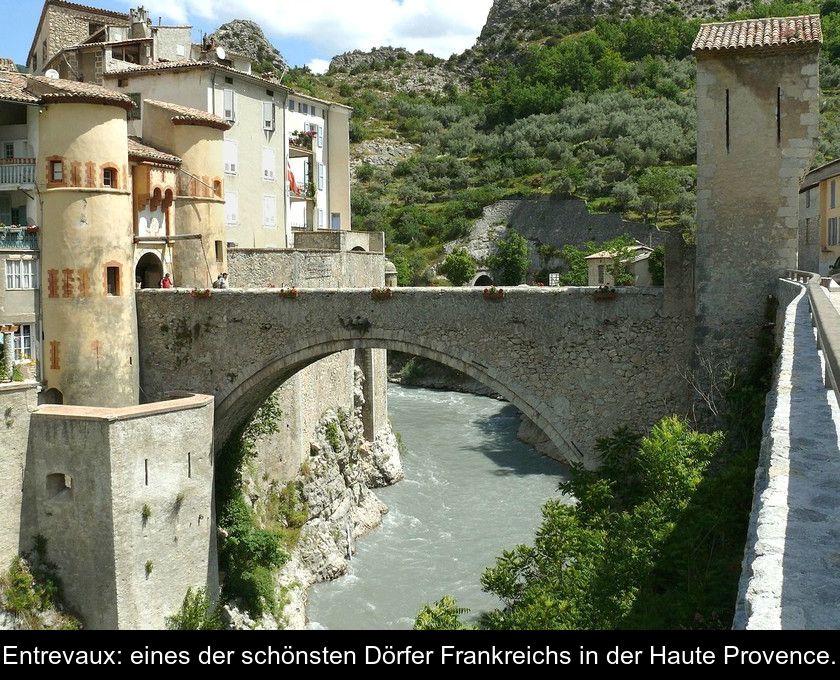 Entrevaux: Eines Der Schönsten Dörfer Frankreichs In Der Haute Provence.