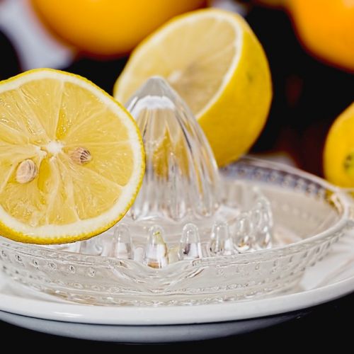 Abnehmtipp: Vorsicht bei Zitronensaft und Essig zum Abnehmen.