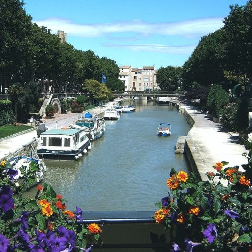 Aude: Der Canal de la Robine lässt sich mit dem Boot, dem Fahrrad oder zu Fuß entdecken