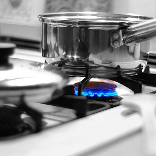 Ausrüstung und Kochmethoden: 5 Tipps, um in der Küche Energie zu sparen