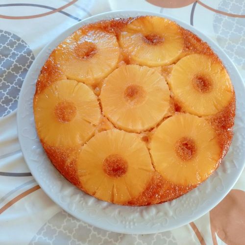 Der Ananas-Upside-Down-Kuchen: ein köstlicher karamellisierter Kuchen.