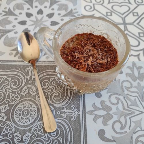 Der Chia-Pudding auf Stracciatella-Art: Ein einfaches Rezept.