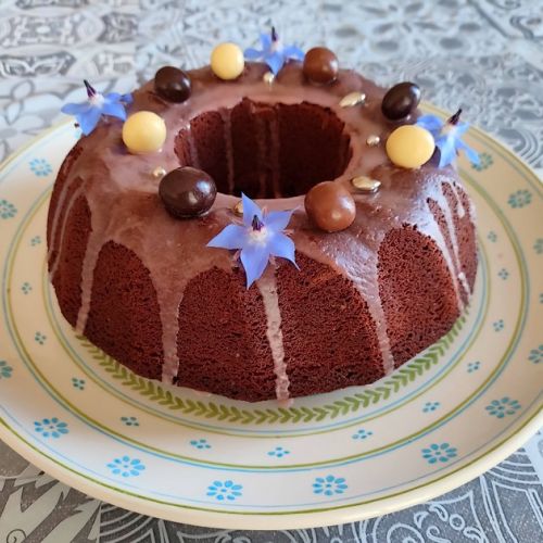 Der Osterkuchen im Bundt-Kuchen-Stil mit Schokolade.