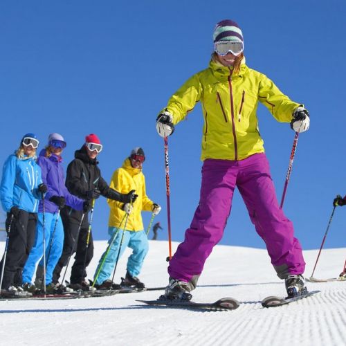 Mit Freunden Skifahren gehen: 5 Skigebiete in Frankreich.