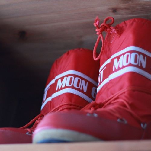 Moon Boots: Die Geschichte der ikonischen Après-Ski-Schuhe