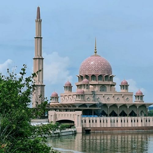 Putrajaya in Malaysia: Besuchen Sie die Rosa Moschee und vieles mehr