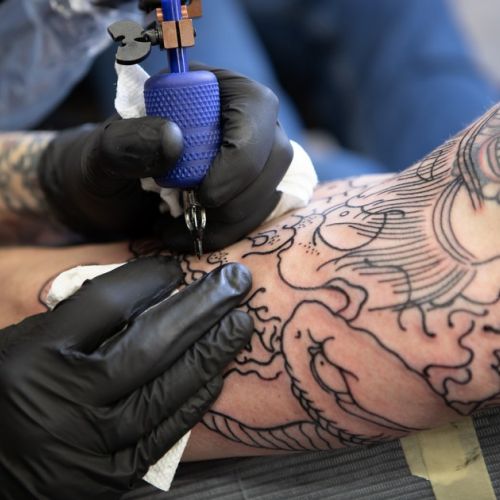 Tattoo-Studio: 5 Dinge, die man über den Beruf des Tätowierers wissen sollte