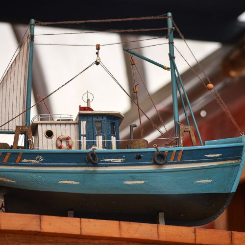 Warum ist Malerei wichtig für die Realisierung eines realistischen Schiffmodells?
